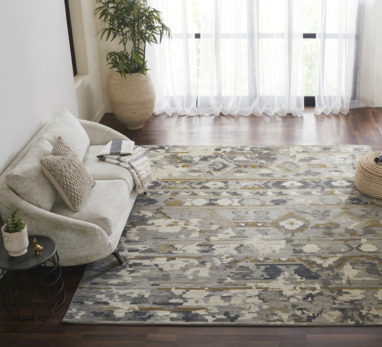 730 MV Area Rug Room Setting | Living Room