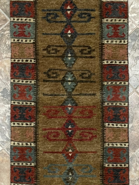 700 MV Runner Rug